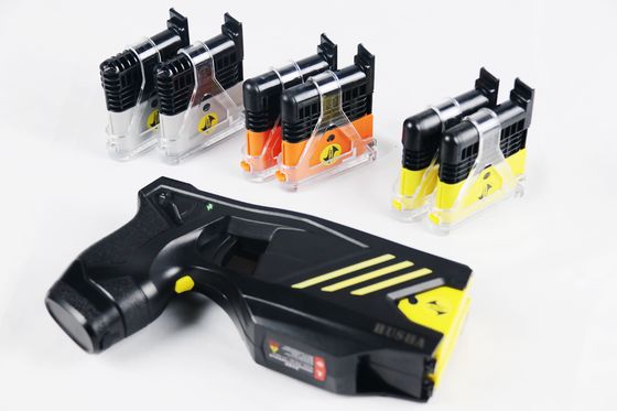 kaufen IP57 Wasserdichter Polizei-Elektroschocker mit Doppelkartuschensystem und Fernrückhaltesystem für die Strafverfolgung Online-Herstellung