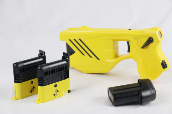 kaufen Multi-Funktion Compact Stun Gun mit 5 Meter effektiver Langstrecken-Gerät Online-Herstellung