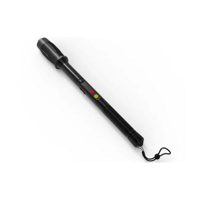 Wiederaufladbarer Stun Baton mit LED-Taschenlampe und 45+5KV Ausgangsspannung für Elektroschocks
