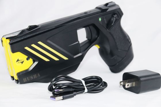 Doppelpatronen wasserdicht IP57 Digitaldisplay Stun Gun Leitet Energiewaffe